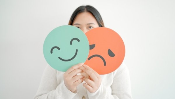 誤診率高達7成！醫整理躁鬱症10大關鍵指標：大吃大喝、嗜睡又低落，恐不只是憂鬱症 文/ 周伯翰